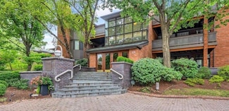 155 N Hanley Rd Unit 305, Saint Louis, MO 63105