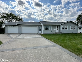 2017 Quincy St, Corning, IA 50841