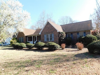 110 Robin Rd, Lincolnton, NC 28092