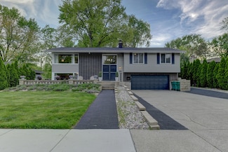8810 Schreiber Dr, Munster, IN 46321