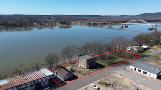 209 W River St, Ozark, AR 72949