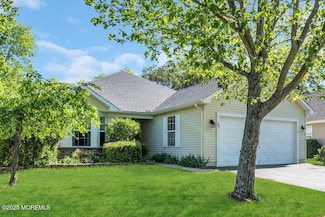 33 Meadows Ln, Whiting, NJ 08759