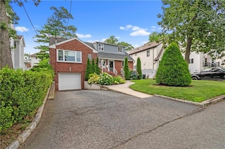 23 Acorn St, Staten Island, NY 10306