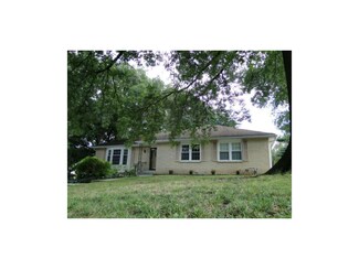 1221 NE 52nd Place, Kansas City, MO 64118