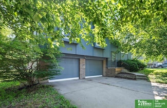 2325 Hogantown Dr, Bellevue, NE 68123