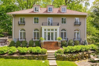 134 Harmon Ave, Pelham, NY 10803