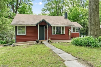 28 Cohocton Rd, Highland Lakes, NJ 07422