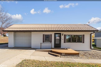 128 Main St, Grinnell, IA 50112