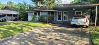 5746 Lakefield Dr, Houston, TX 77033
