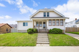 1911 Marshall St, Manitowoc, WI 54220