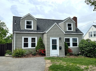 16 Elliott St, Melrose, MA 02176