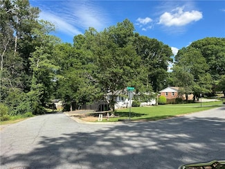 2059 Clearwater Dr SE, Marietta, GA 30067