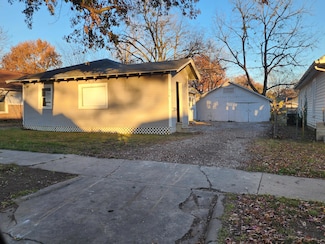 316 J St NW, Miami, OK 74354
