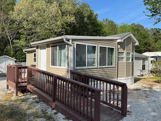 6048 Cedar Dr, Horntown, VA 23395