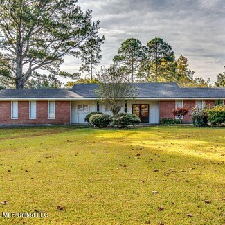 605 Cedar St, Canton, MS 39046