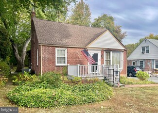 924 Edgewood Ave, Folsom, PA 19033