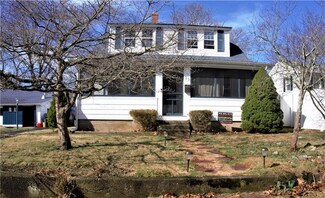 20 Aberdeen St, West Warwick, RI 02893