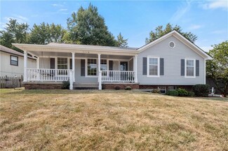 1116 SW Trail Ridge Dr, Blue Springs, MO 64015