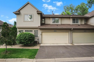 1036 Lovell Ave W, Roseville, MN 55113