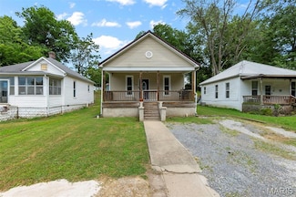 712 3rd St E, Scott City, MO 63780