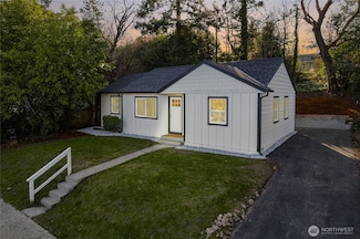 9825 32nd Ave SW, Seattle, WA 98126