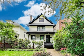 1831 W Greenleaf Ave, Chicago, IL 60626