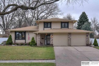 1110 Hackney Dr, Papillion, NE 68046