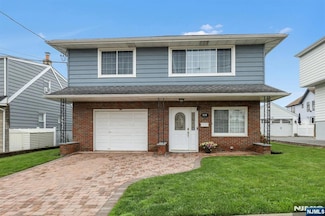 830 Pennsylvania Ave, Lyndhurst, NJ 07071