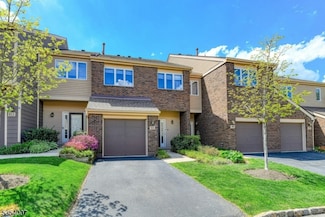 101 Greenwich Ct, Madison, NJ 07940