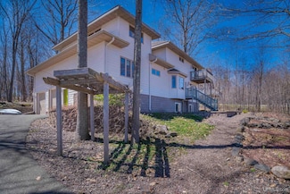 204 Shoreline Dr, Negaunee, MI 49866