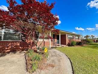 12 Park Ln, Hazlehurst, GA 31539
