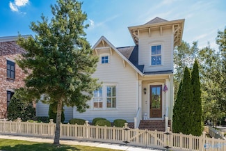 17 Chalkstone St NW, Huntsville, AL 35806