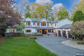 25 Weiss Rd, Upper Saddle River, NJ 07458
