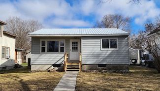 404 8th St, International Falls, MN 56649