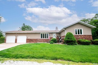 2208 Mayflower Dr, Pekin, IL 61554
