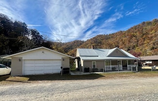 102 Rich Ave, Whitesville, WV 25209