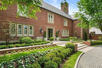 1014 Boylston St, Chestnut Hill, MA 02467