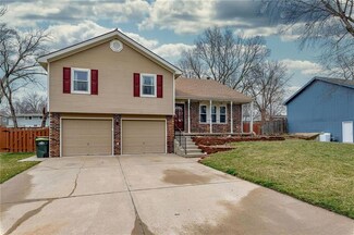 406 Brookwood St, Lansing, KS 66043