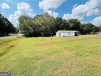 15 Pine St, Danielsville, GA 30633