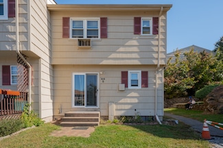 48 Round Tree Dr Unit 5, Naugatuck, CT 06770