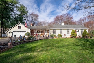 15 Brier Ln, East Longmeadow, MA 01028