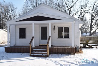 821 Dorcas Rd, Holland, OH 43528