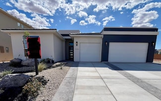 2826 E Smith Creek Dr, Washington, UT 84780