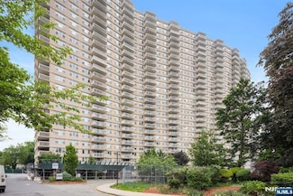 555 North Ave Unit 15W, Fort Lee, NJ 07024