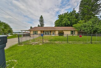 8506 Magnolia St, Gibsonton, FL 33534