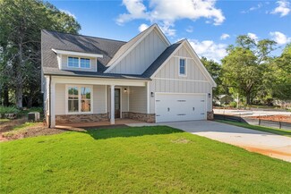 718 Greenville St, Pendleton, SC 29670