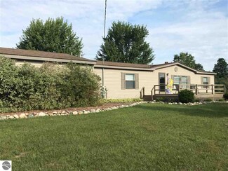 8405 N 9 Rd, Mesick, MI 49668