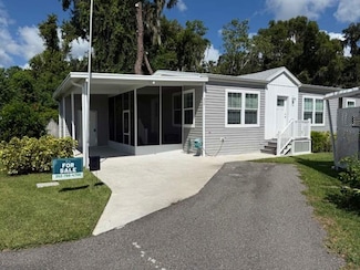 31 El Red Dr, Tavares, FL 32778