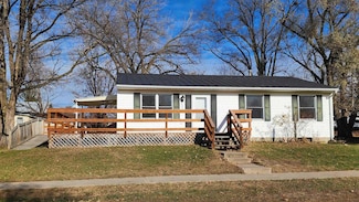 205 2nd St SE, Hopkinton, IA 52237