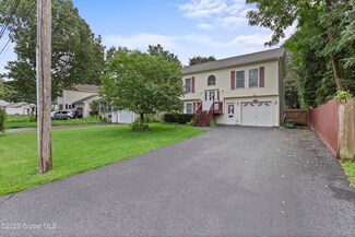 216 Daniels Ave, Schenectady, NY 12304